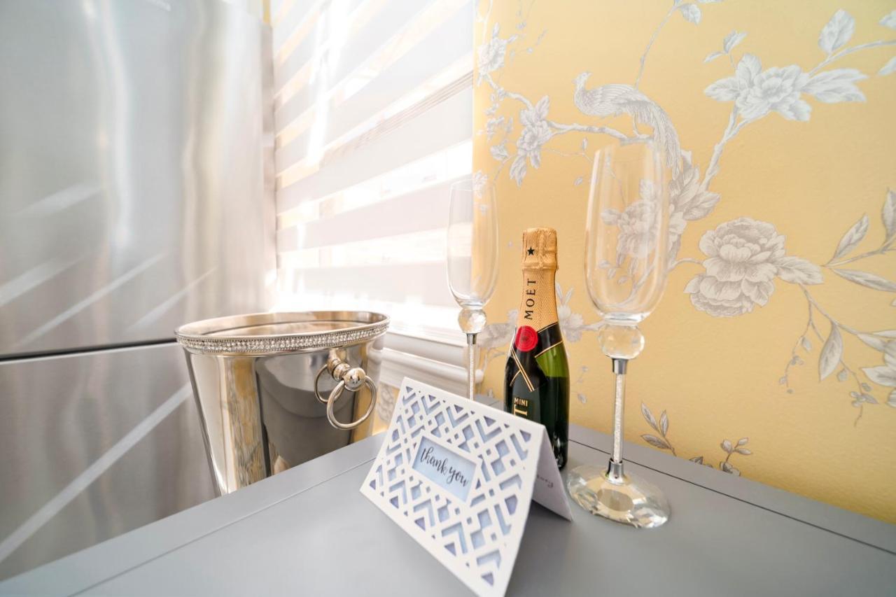 Renovated Studio In The Heart Of Palm Beach - Free Parking, Security Box Buitenkant foto